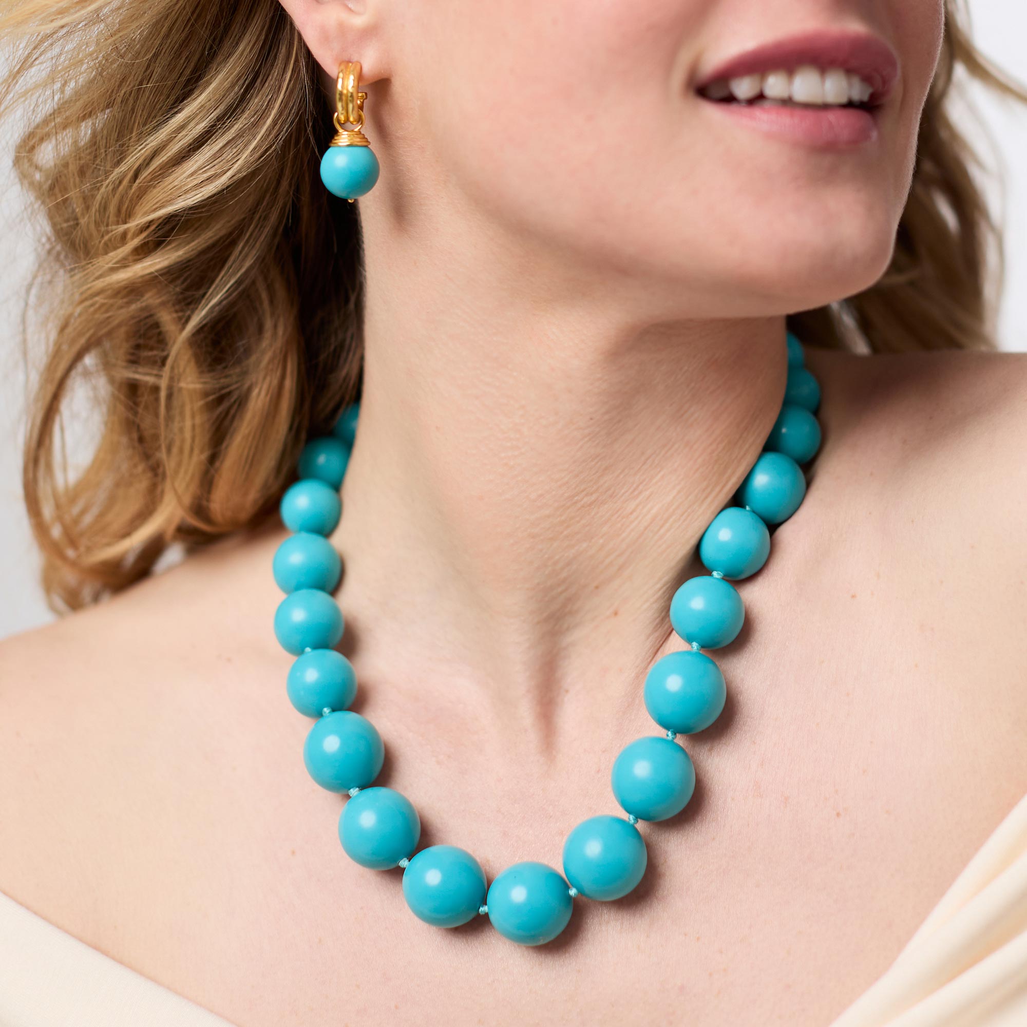 How to Wear Bold Accessories – My 2025 Style Guide 2 JLV8386 Bonbon Statement Necklace Turquoise Green Main 1