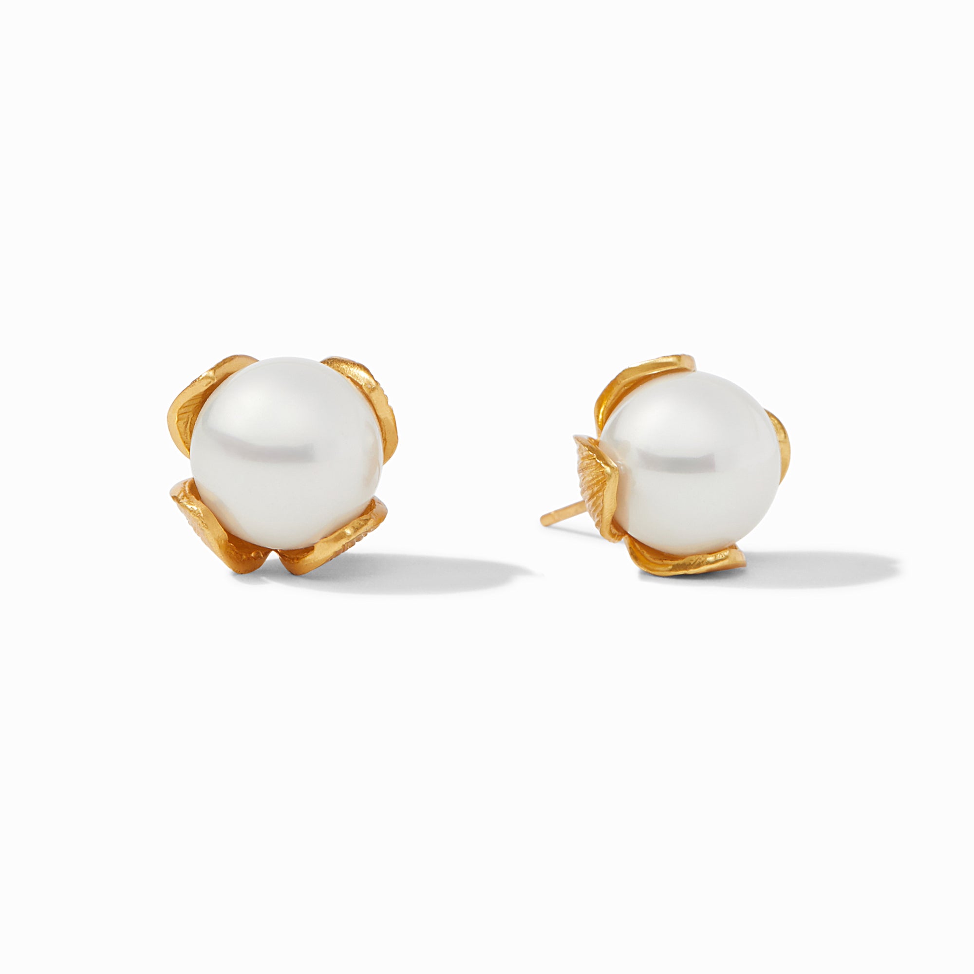 Penelope pearl stud in size large